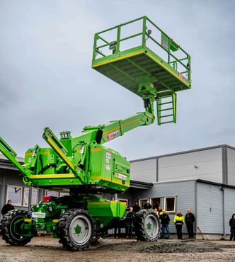 Liften gjør at man nå kan ut lastebil med personkurv og tilhengermontert kabeltrommel, til en komplett enhet der liften i tillegg har tilhengerfeste til å dra med seg enda en trommel!