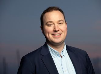 Håvard Kristiansen er operasjonsdirektør i Norsk Kjernekraft AS og har en mastergrad i kjernekjemi. Han har tidligere jobbet med blant annet utredning og utvikling av løsninger for håndtering av radioaktivt avfall i den statlige etaten Norsk nukleær dekommisjonering. Foto: Sverre Chr. Jarild