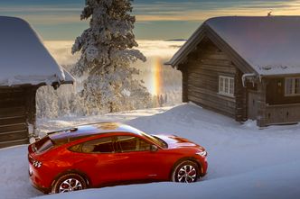 Mustang Mach-E-eiere i Storbritannia med varianter av modellår 2023 blir de første i Europa som kan aktivere BlueCruise, som er en abonnementstjeneste. Foto:  Ford