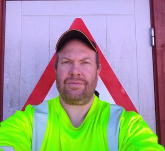Arne Mørland var en av veiarbeiderne som ble utsatt for trusler med hagle under arbeid på en fylkesvei i Froland Foto: privat