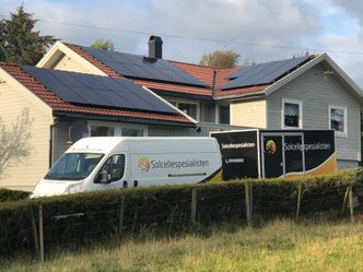 Kina er den desidert største produsenten av både polysilisium og solcellepaneler. Solcellespesialisten jobber systematisk med sporbarhet i verdikjedene, slik at panelene som ender på norske hustak kommer fra produsenter som tar både miljø og menneskerettigheter på alvor. Foto: Solcellespesialisten