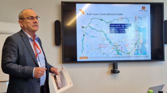 Avdelingsdirektør for Drift og vedlikehold sør i Statens vegvesen Tore Jan Hansen, forteller at den nye kontraktsformen innenbærer en større involvering med løpende bestillinger av enkeltoppgaver fra entreprenøren. Foto:  Jarle Skoglund