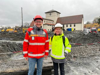 Tonje Eide Helle fra Multiconsult og Prosjektleder Eivind S. Juvik fra Statens vegvesen Foto:  Linda Grønstad, Statens vegvesen