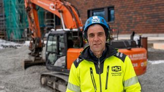 – Det er en god bæreevne i produktet og det er veldig lett å jobbe med, forteller driftsleder Almir Lucicanin i Marthinsen & Duvholt AS. Foto: TUM Studio
