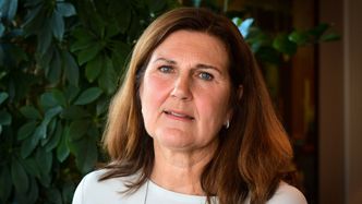 Vegdirektør Ingrid Dahl Hovland forteller til Veier 24 at over 40 prosent av konsulent- og rådgivningsbruk er knyttet til veiformål - alt fra planlegging, prosjektering og oppfølging. Foto:  Statens vegvesen