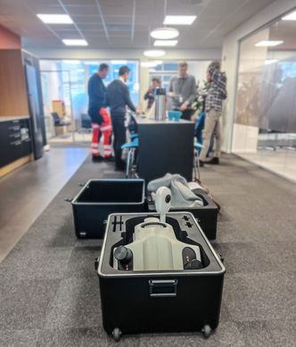 Systemet er godt egnet for transport til oppdrag langt unna Oslo. Bruk av lokale kjøretøy og ulike plattformer gir reduserte kostnader og rask prosjektgjennomføring.