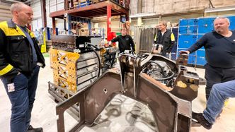 På verkstedet til HMR Hydeq diskuteres den nye trekkvognen.