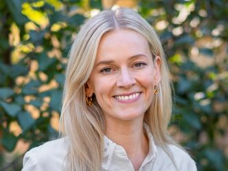 Om Enova ikke går inn og subsidierer hjemmebatterier, risikerer vi å igjen havne bakpå og miste dyrebar tid, mener Silje Gjeraker i Otovo. Foto:  Otovo
