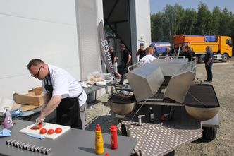 Grillen var i gang fra tidlig på formiddagen. Foto: Bjørn Olav Amundsen