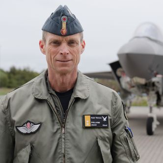 Luftforsvarsjef Rolf Folland møtte TU foran en av de nye F-35 flyene på Ace tidligere i år. Foto: Eirik Helland Urke