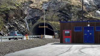 Et eget nytt teknisk bygg er plassert på utsiden av tunnelen. Foto: Vegar Bjørnbakk, Nordland fylkeskommune