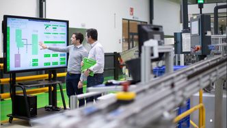 Le Vaudreuil-anlegget i Normandie, i det nordøstlige Frankrike er anerkjent av World Economic Forum som et fyrtårn innen banebrytende digitalisering, industriell effektivitet og bærekraft. Foto: Schneider Electric
