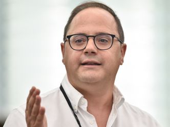 Saksordfører César Luena under debatten. Loven sikrer bærekraftig miljø for fremtidige generasjoner, mener han. Foto:  Europaparlamentets pressetjeneste