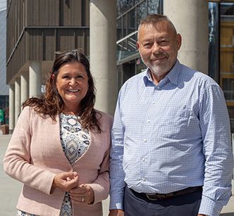 direktør for transportsektor i Sopra Steria, Ann-Kristin Skarbøvig og IT-direktør i Statens vegvesen, Lars Kalfoss Foto:  Sopra Steria