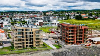Arkitekten på Verket Panorama i Verksbyen i Fredrikstad har integrert vanlige solcellepaneler i designet, som gir et mye hyggeligere kostnadsbilde. Foto: TUM Studio