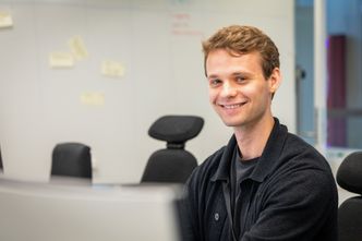 Sverre ser potensialet kunstig intelligens på sikt kan ha for det offentlige. Foto: TUM Studio