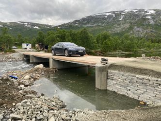 Steinbrua i Grødalen bruker aluminium som armering. Foto: Hydro