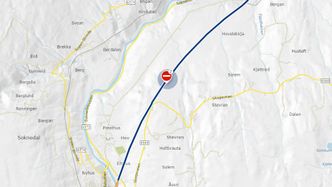 E6 Soknedalstunnelen i Midtre Gauldal i Trøndelag er stengt på grunn av et jordras Foto: Skjermdump Statens vegvesen