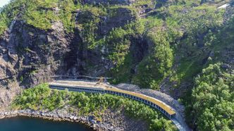 Arbeidet med å legge inn masser til overdekning ble avsluttet i juli. Foto:  MÅLSELV MASKIN