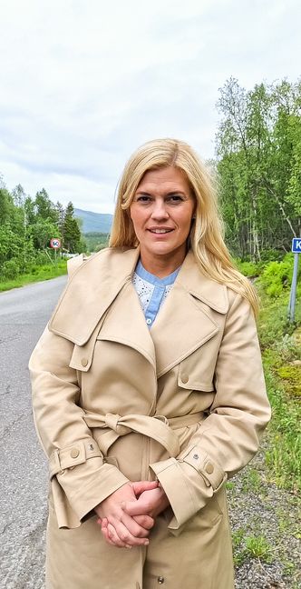 Fylkesrådsleder Kristina Torbergsen mener dette er måten å bygge vei på Foto:  Troms og Finnmark fylkeskommune