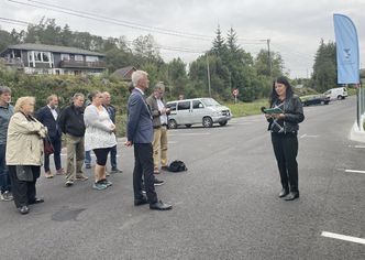 Gunhild Vangsnes, avdelingsleder for planlegging og utbygging i Vestland fylkeskommune sier at dette er et godt eksempel på hvordan man kan få mer for pengene. Foto: Charlotte Villanger Nielsen/Vestland fylkeskommune