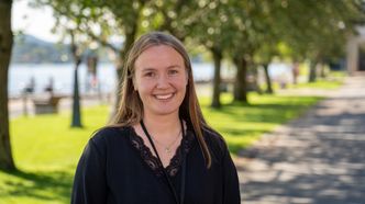 – Jeg er veldig fornøyd med at jeg søkte på Graduate-stilling i DNV, som sikret meg en god jobb å gå til med en gang jeg var ferdig med studiene, sier Helena. Foto: TUM Studio