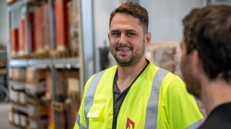 – Arbeidshverdagen min er veldig variert og det blir mye reising, sier Stefan. Foto: TUM Studio