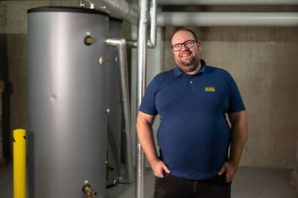 Stig Ronny Fredrikstuen i Glava kommer med gode løsninger for isolering av rør.
