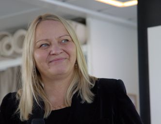 Mona Fagerås (SV) vil ha full gjennomgang av resultatene av jernbanereformen. Foto: Tore Stensvold