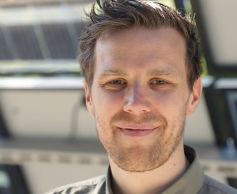 – Dersom myndighetene opprettholder prinsippet om at lokal deling av strøm er fritatt avgifter og nettleie, vet vi at selgeren får en høyere pris ved å selge lokalt enn de vil få ved å selge strømmen til nettselskapet, sier Sigurd Bjarghov. Foto: Sintef