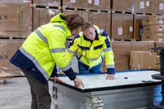 Det å lese dokumentasjonen på et solcellepanel er nærmest et fag i seg selv. Foto: TUM Studio