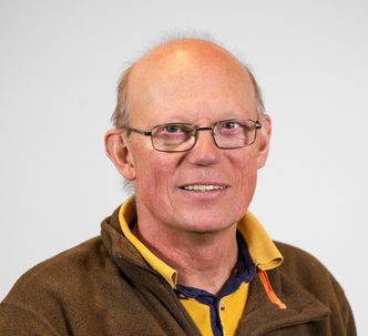 Anders Kirkus i Sintef sier at deres nye anbefalinger i motsetning de gamle ikke sier noen ting om behovet for antall parkeringsplasser, eller om de skal være innen- eller utendørs. Foto:  Sintef Byggforsk / Remy Eik