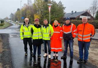 Gutt som sykler på gang- og sykkelvei Hugo fra 6C ved Preståsen skole er glad for at det nå blir tryggere å sykle til skolen. | Fotograf: Gry N. Løvhaugen Foto: Gry N. Løvhaugen / Viken fylkeskommune