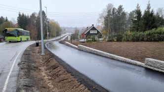 Den nye gang- og sykkelveien nedover mot Preståsen skole. | Fotograf: Gry N. Løvhaugen Foto: Viken fylkeskommune