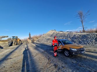 I arbeidet med å etablere nye tømmeropplastingslommer er det brukt utsprengt stein fra fjellskjæringene. Foto: Statens vegvesen