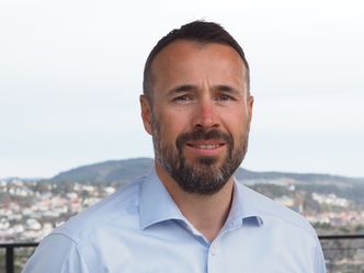 Frode Laksy i Schneider Electric er rådgiver for rådgivende ingeniører med fokus på elektrisk sikkerhet. Foto: Stefania R. Nilsen, Schneider Electric
