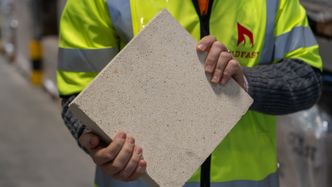 Det finnes flere muligheter for å redusere nedgraderingen av de brukte ildfaste materialene og øke levetiden på dem, sier Strisland. Foto: TUM Studio