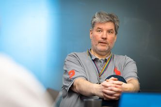 Bjørn Broum går god for både spennende oppgaver i Vegvesenet og et godt, tverrfaglig miljø. Foto: TUM Studio