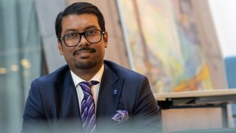 – Den stadig endrende energisektoren krever kontinuerlig innovasjon, tilpasning og samarbeid, sier Dennis Peter. Foto: TUM Studio