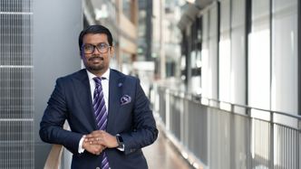 Dennis Peter leder avdelingen Industry & Commercial i Tietoevry Tech Services. Foto: TUM Studio