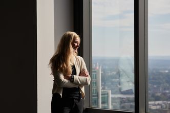 INNOVATIV: Hilde Hukkeberg har jobbet tett med ledende innovasjonsmiljøer i Silicon Valley, UK og Europa og har vært med på å etablere Innovasjon Norges TEA–program i London. Foto: Amelia Karlsen