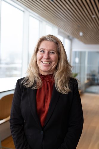 NÅ BØR DU SATSE PÅ GRØNN OMSTILLING: Seniorrådgiver Irene Siljan hos Innovasjon Norge vet hvordan du lykkes. Foto: Innovasjon Norge