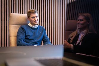 Gunnar Bø er fremdeles nokså fersk hos Vegvesenet, men er imponert over miljøet og mulighetene for kompetanseutvikling.