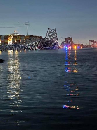 Nødetatene på stedet etter at brua Francis Scott Key Bridge kollapset i Baltimore. Foto:  Harford County Md Fire & EMS PIO Media Page