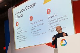 Computas’ Java- og Google Cloud-ekspert Rustam Mehmandarov var invitert som foredragsholder på konferansen. Foto: Computas