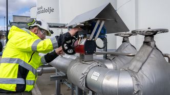 – J.S.Cock har reddet oss flere ganger, sier Bjørn Roger Broen i Norsk Spesialolje AS (NSO). Foto:  TUM Studio