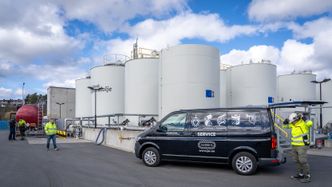 J.S.Cock på plass på mottaksanlegget til Norsk Spesialolje AS i Moss.  Foto:  TUM Studio