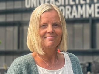 Førsteamanuensis Agnete A. Bueie er opptatt av hvordan samtaleroboter vil påvirke elevenes skriving. Foto: USN