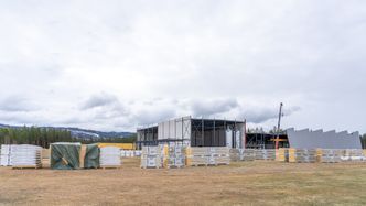 Eidsvåg forteller at leveranser med store volum og korte tidsfrister har vært utfordrende. Foto: TUM Studio
