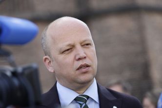 Finansminister Trygve Slagsvold Vedum (Sp) mener en veiprising ville blitt «litt rart og urettferdig» i en tid der stadig flere har fått elbil. Foto: Arash A. Nejad